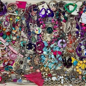 Huge 6.5lb Vintage/Modern All Wearable Jewelry Lot